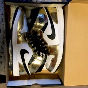 Jordan 1 Metallic gold (2020)